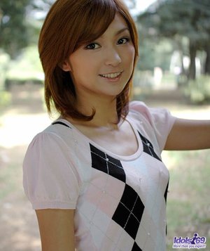 18 year old female boxer Sabrina Blond covers up her naked tits